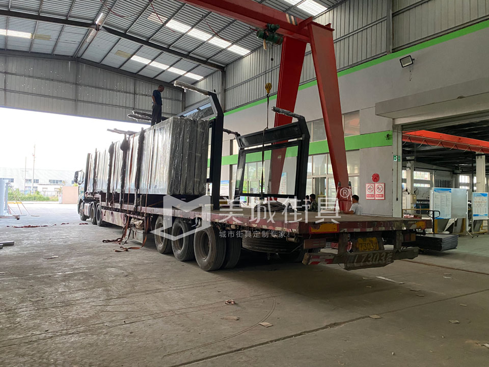 2022.9.21美城街具供應咸陽候車亭第二車發貨現場 2022.9.21美城街具供應咸陽候車亭第二車發貨現場