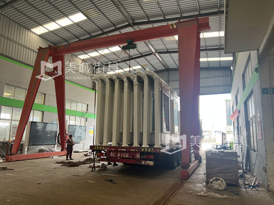 江蘇美城街具為新疆定制公交站臺(tái)第三批批發(fā)貨案例