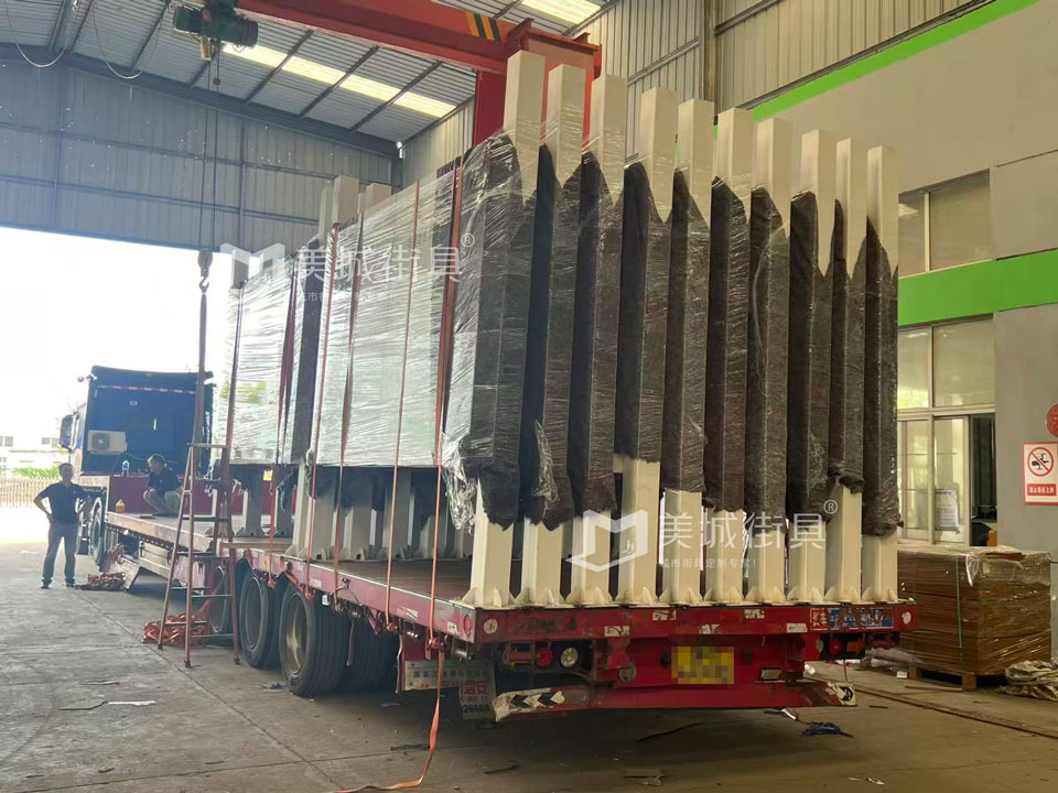 江蘇美城街具為新疆定制公交候車亭第四批發(fā)貨案例 江蘇美城街具為新疆定制公交候車亭第四批發(fā)貨案例